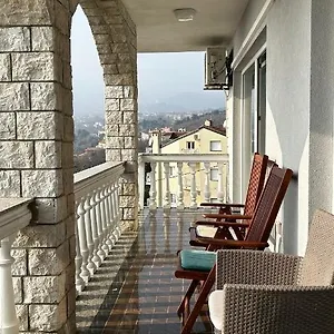 Giani With Swimming Pool Apartman