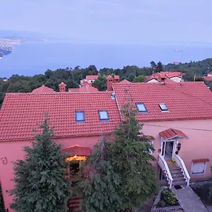 Uphill Apartman